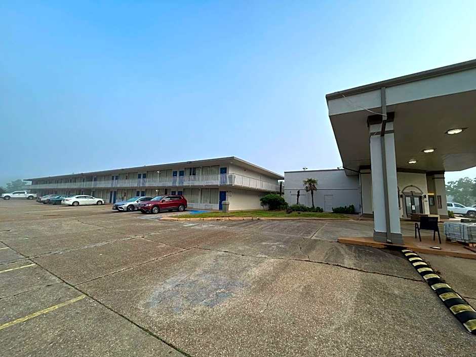 Studio 6 Hammond, LA I12 I55