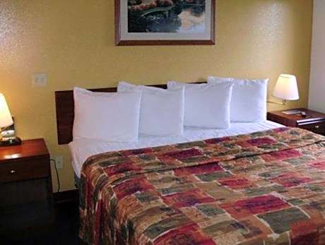 1 King Bed, Nonsmoking