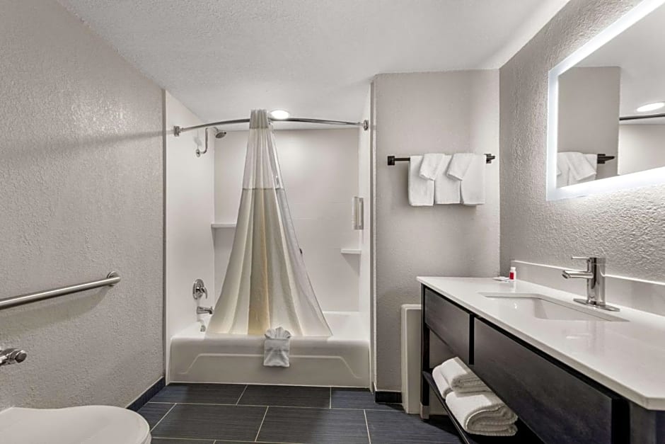 Clarion Pointe Rhinelander Downtown