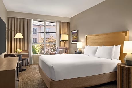 Courtyard King Room