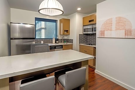 One-Bedroom King Suite with Kitchen