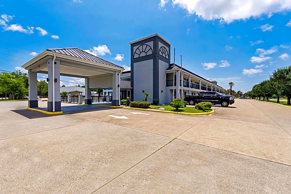Econo Lodge Inn & Suites