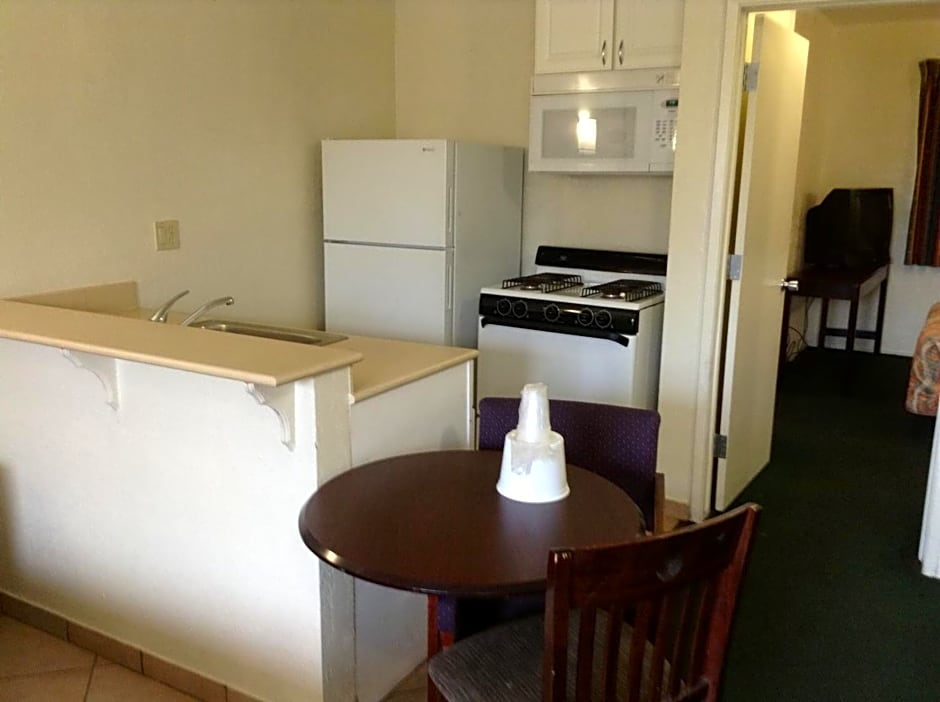 American Inn & Suites