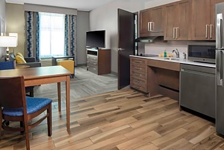 Suite Accessible King Size Bed