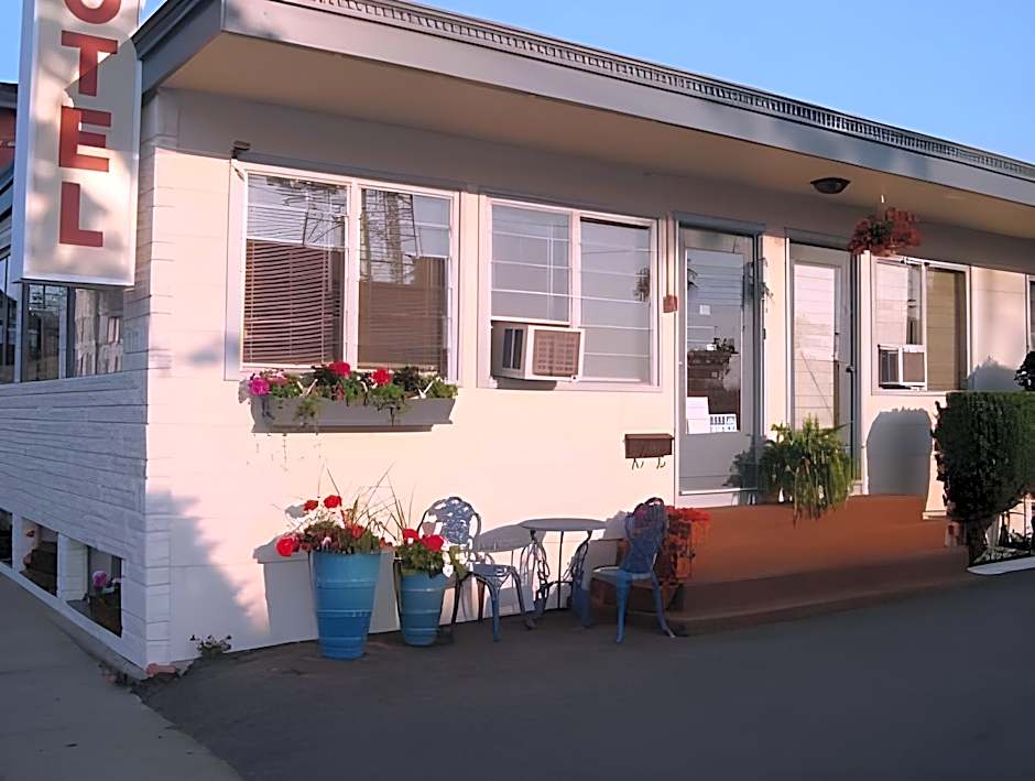Town & Beach Motel