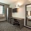 La Quinta Inn & Suites by Wyndham Baltimore Downtown