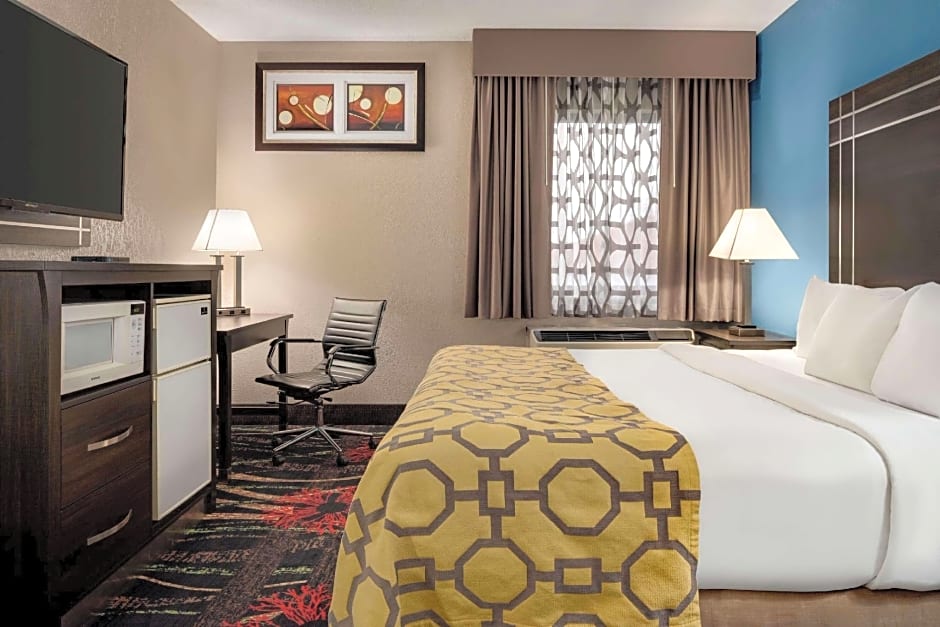 Baymont by Wyndham Muncie Near Ball State University