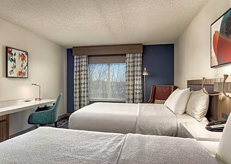 2 Queen Accessible Room with Bath Tub