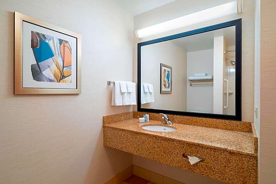 Fairfield Inn & Suites by Marriott State College