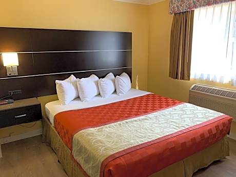 Deluxe Queen Room