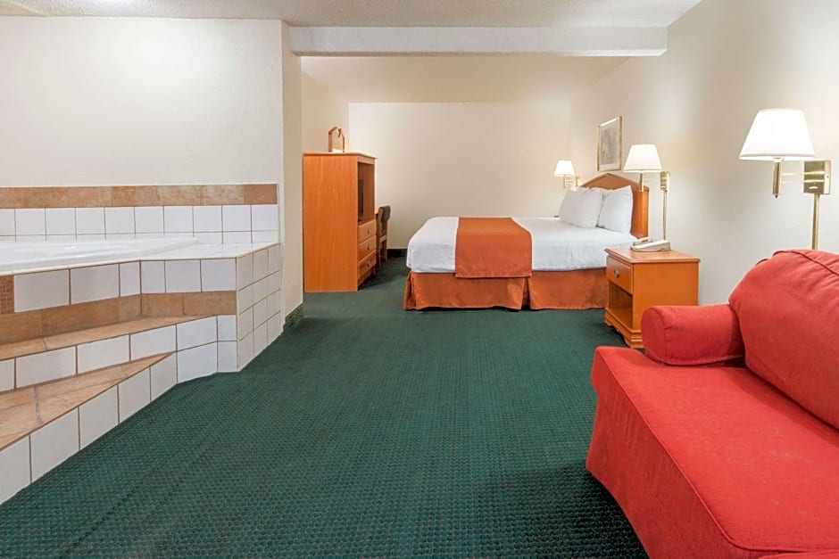 Days Inn by Wyndham St. Louis North