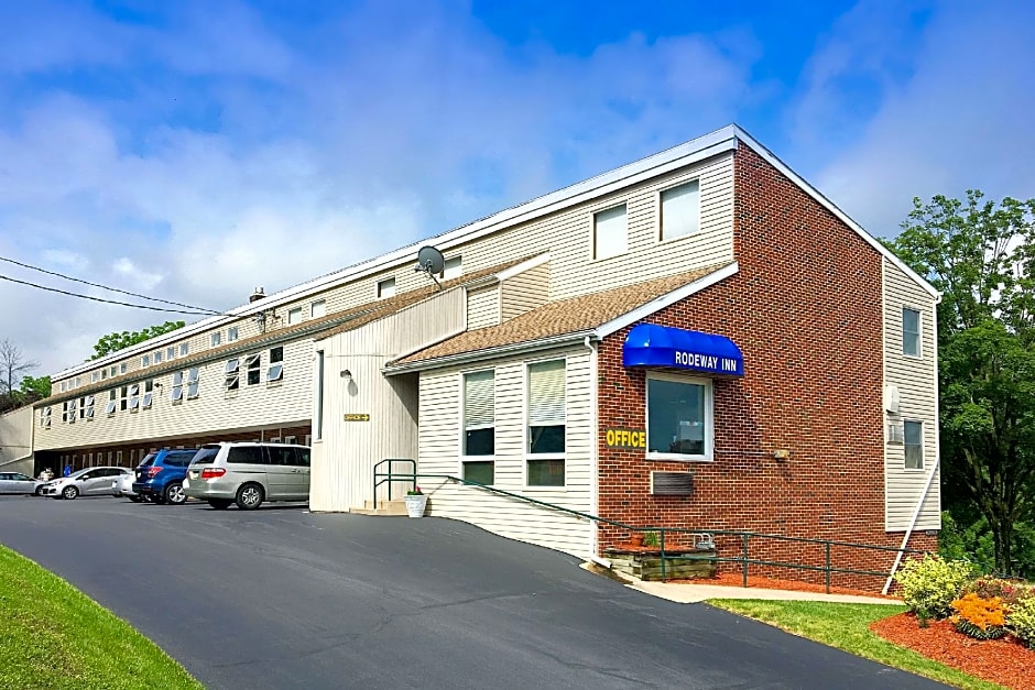 Rodeway Inn State College - near University