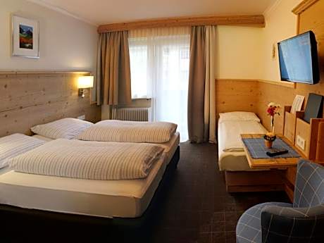 Double Room with Extra Bed and Balcony