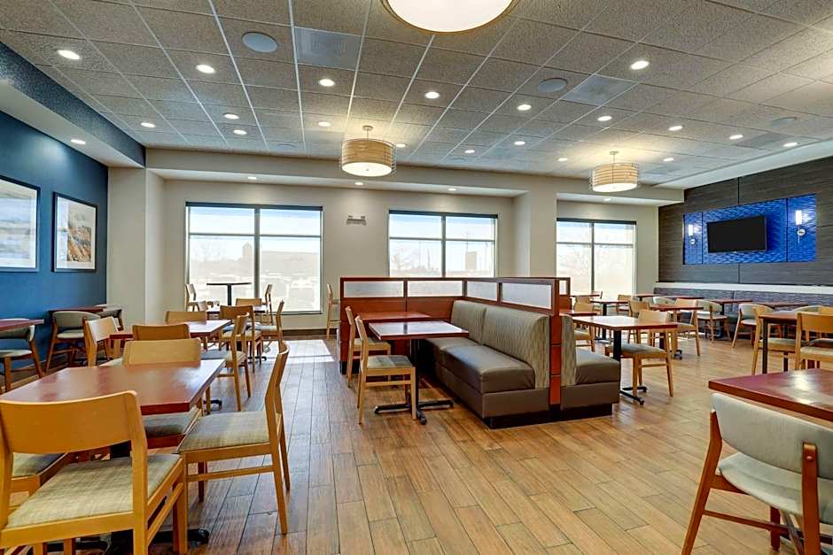 DRURY INN & SUITES MT VERNON