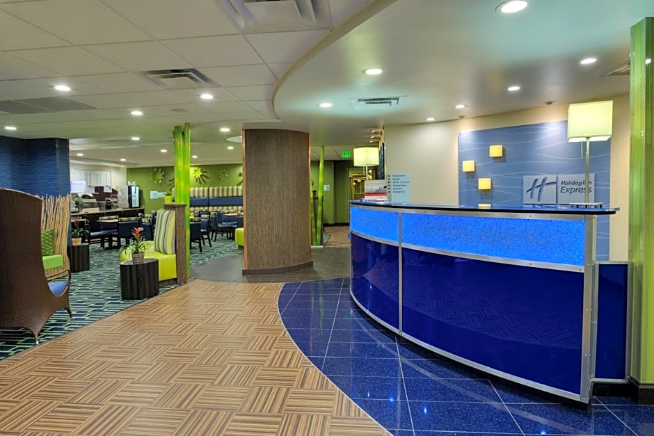 Holiday Inn Express & Suites Plant City, an IHG Hotel