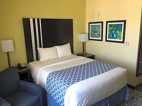 Queen Room - Non-Smoking