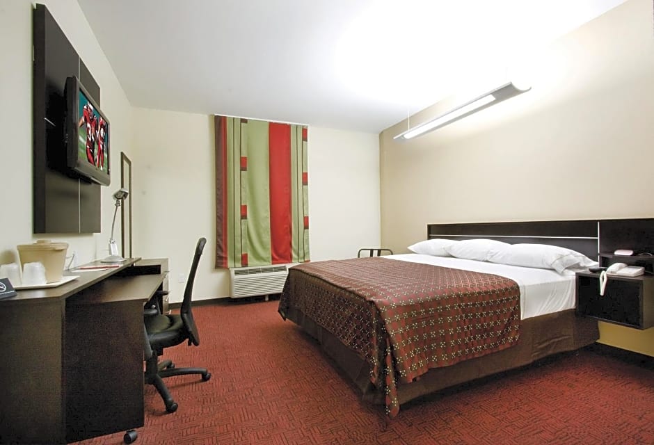Red Roof Inn & Suites Beaumont