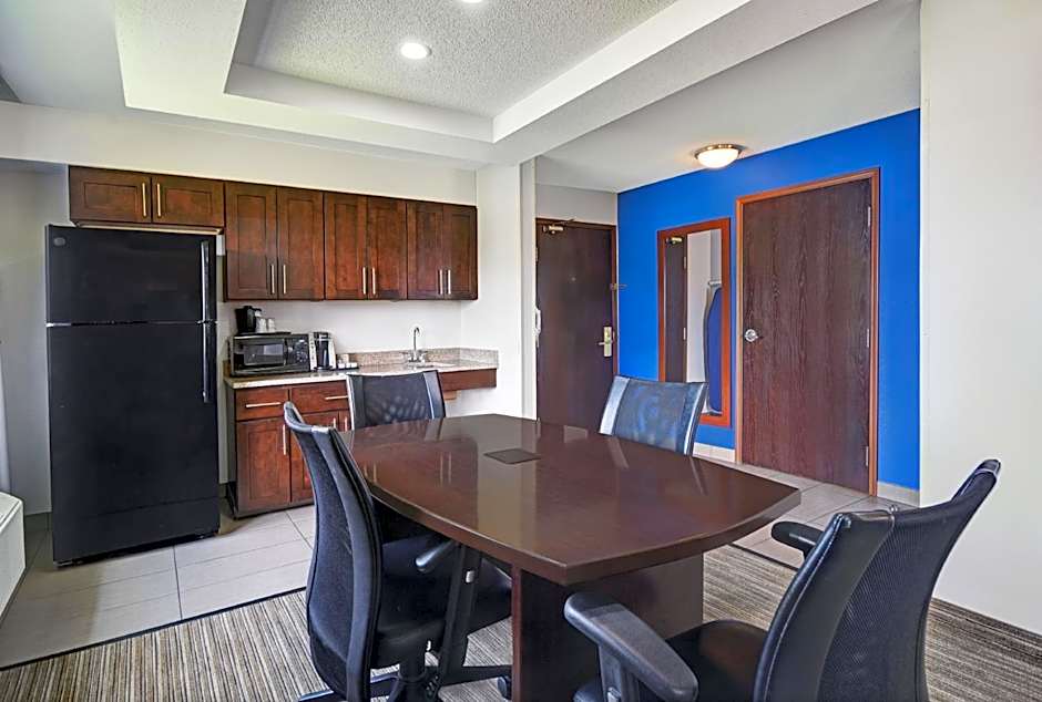 Holiday Inn Express Marshall By IHG