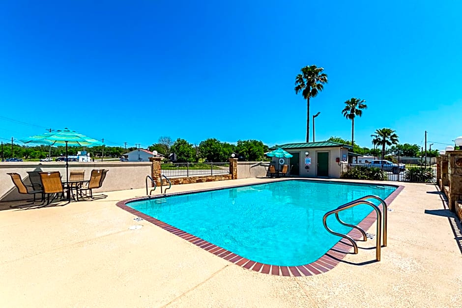 Quality Inn Three Rivers