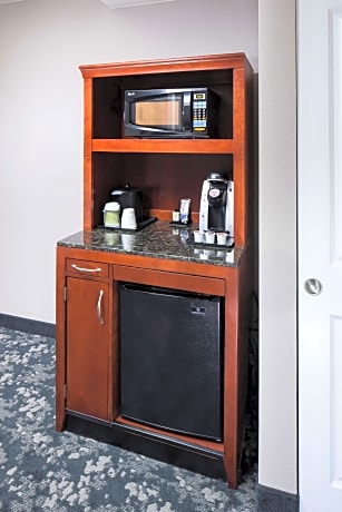1 King Premium Mobility/Hearing/Access W/Tub