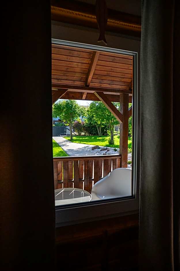 DOMKI POD JARZĘBINĄ