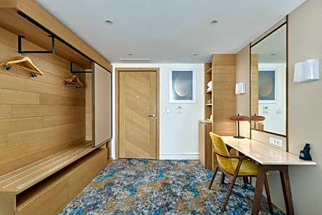 Premium King Room with Balcony and City View