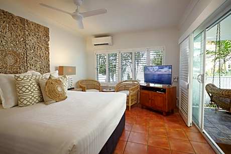 Brigadier King Studio with Tropical Gardens, Couples Swing and Private Balcony