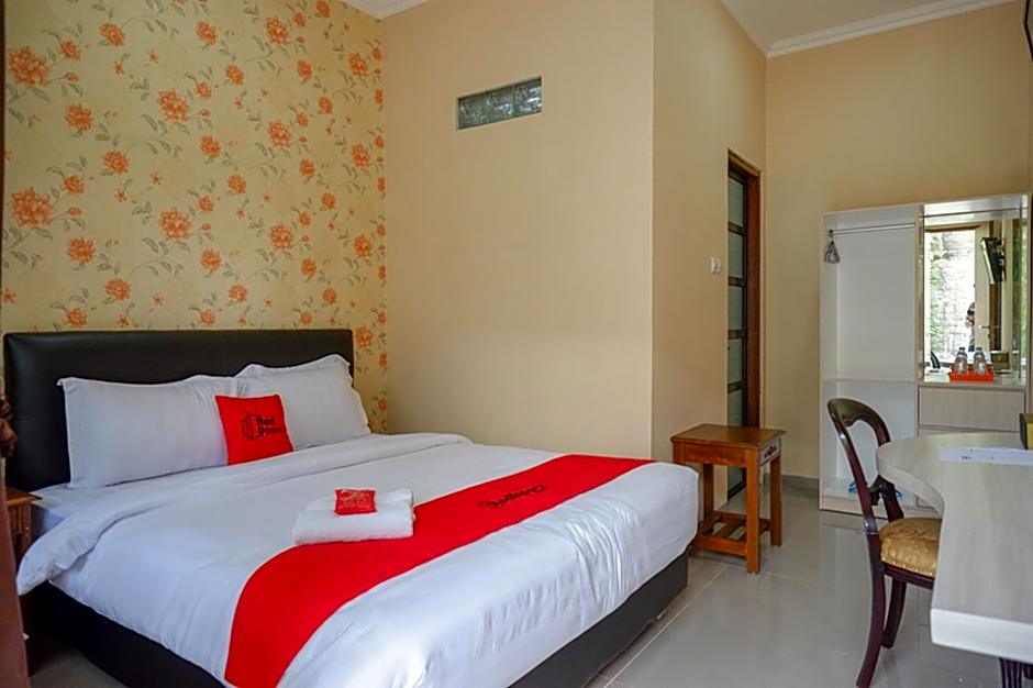 RedDoorz @ Jalan Majapahit Semarang