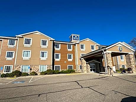 Cobblestone Hotel & Suites - Hutchinson
