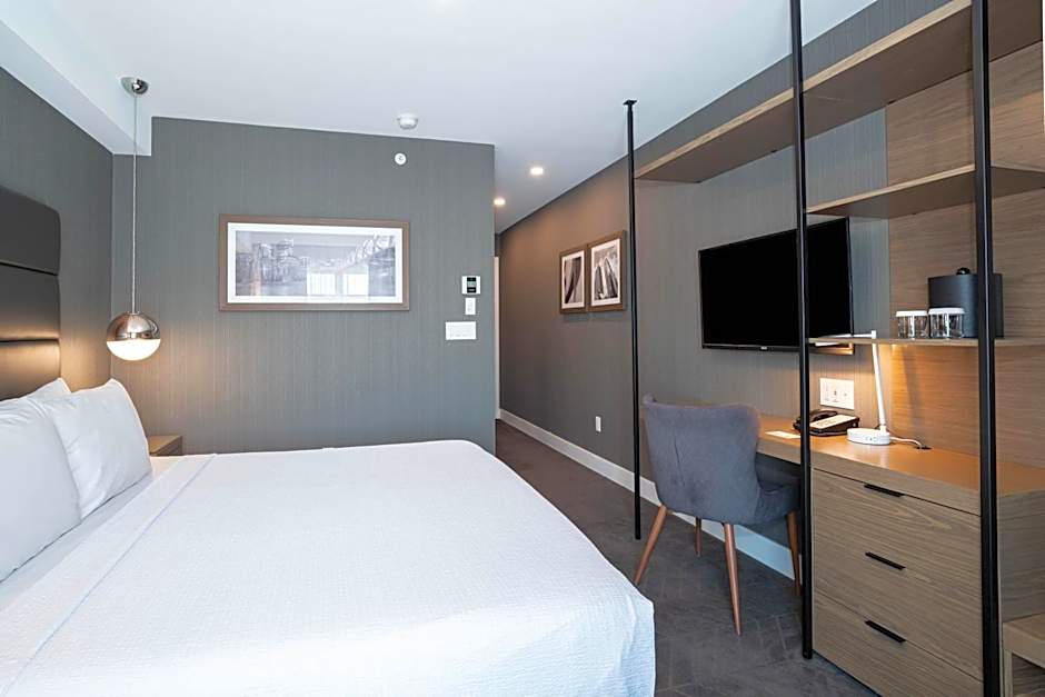 Sandman Signature Calgary Airport Hotel