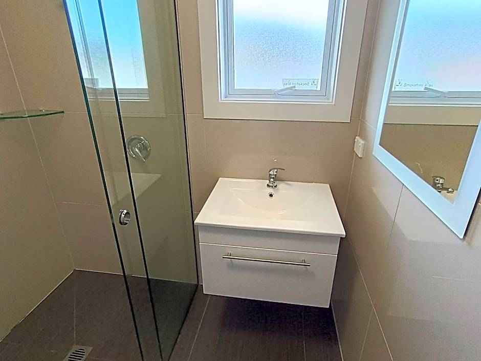 Bayfield Motel and Apartment