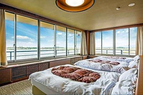 Suite Room with 6 Beds - Indoor Bath - Non-Smoking