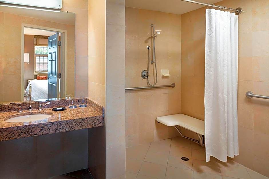 Sheraton Commander Hotel