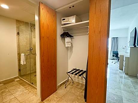 Deluxe Room, 1 King Bed with Sofa bed (1 King Bed and 1 Double Sofa Bed)