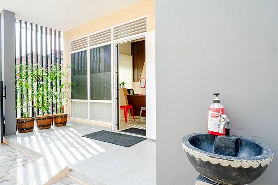 RedDoorz near Gejayan 3