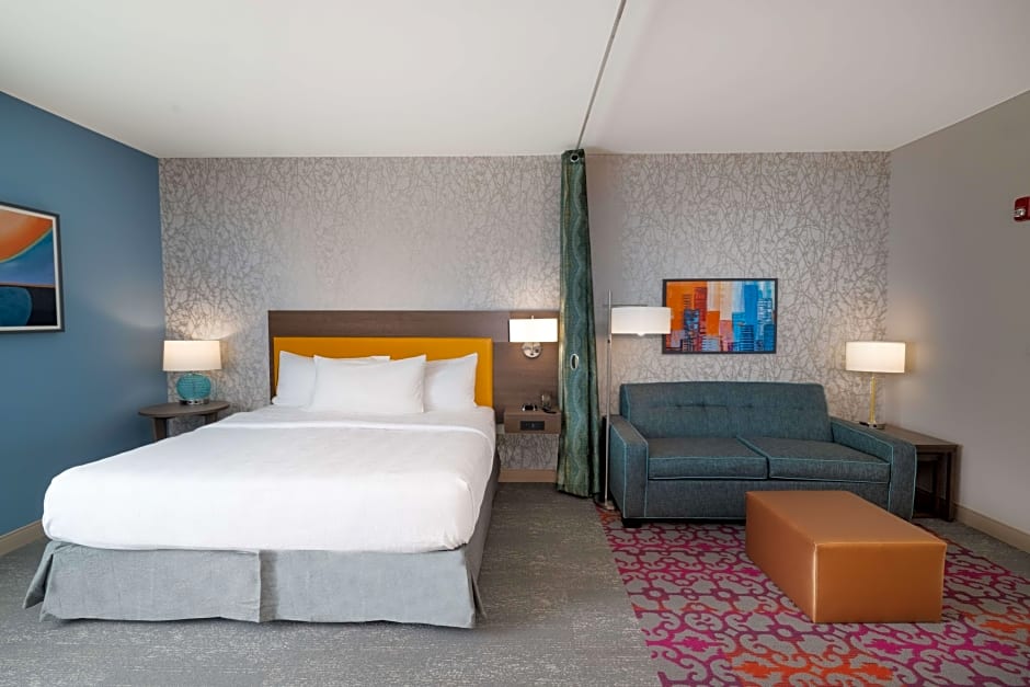 Photo 1 of 4 of Studio 1 King Bed, Hearing/Mobility Accessible, Bathtub