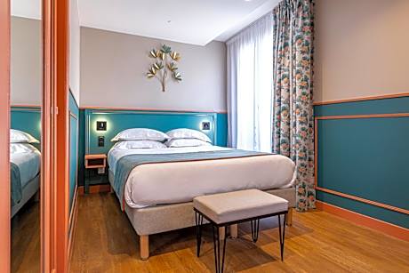 Classic Queen Room with Garden View