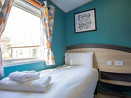 Burst of Blue 8 Lakeside Hot Tub