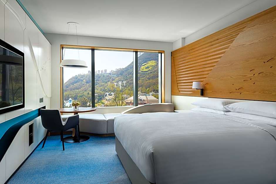 Photo 1 of 12 of Deluxe 1 King Bed