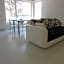 Martin City Stay - Elegant Apartment with Private Parking