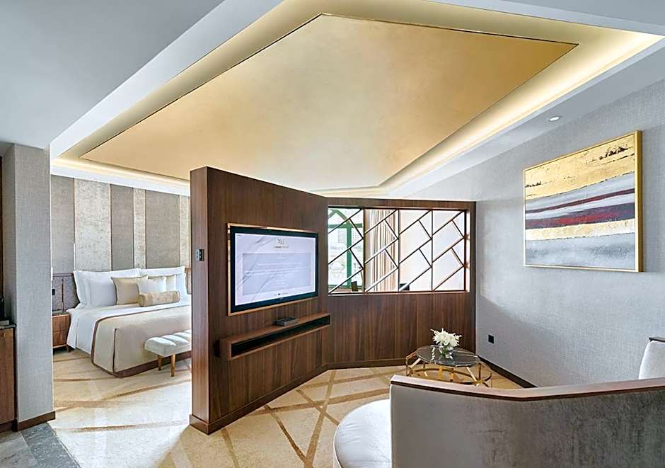 Photo 1 of 9 of Executive Suite