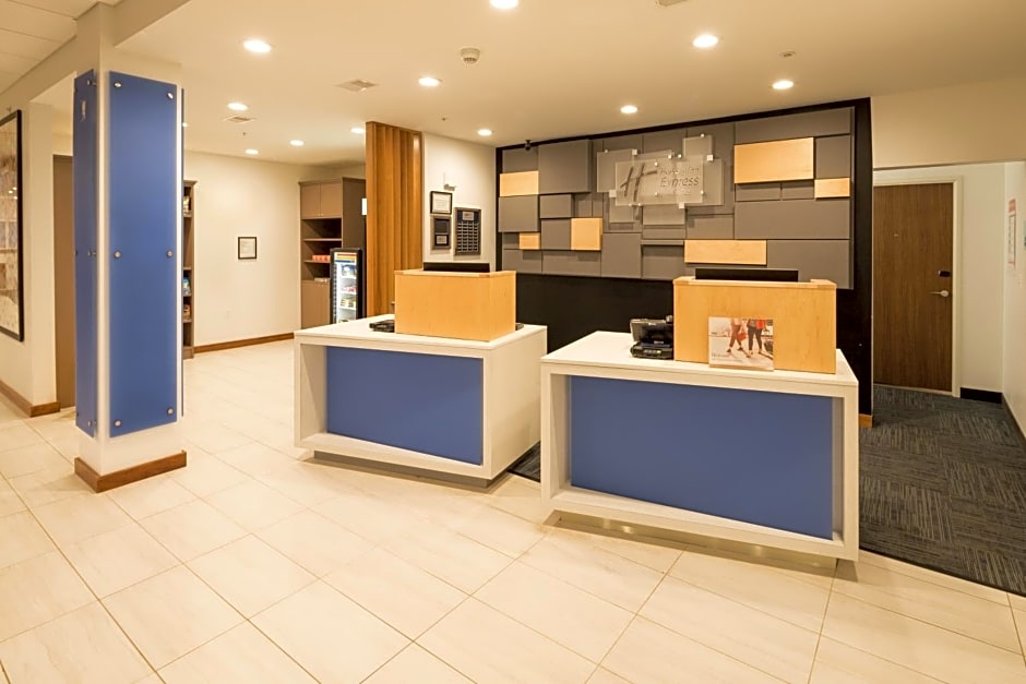 Holiday Inn Express Hotel & Suites Bay City