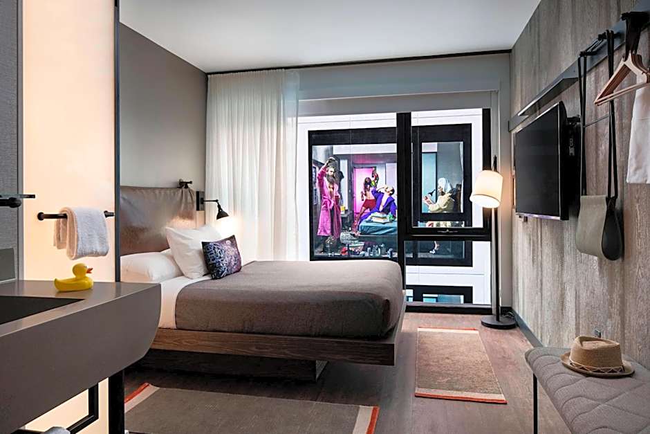 Moxy by Marriott Chicago Downtown