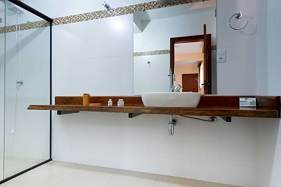 Pousada Além das Formas - Acesso a cachoeiras e gruta encantada