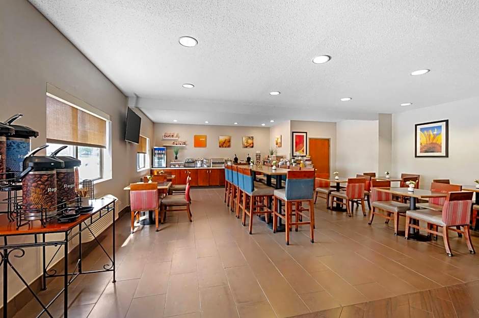 Comfort Inn & Suites North Greenfield