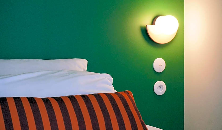 Hotel Ours Blanc - Place Victor Hugo