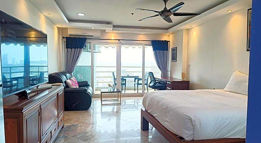 View Talay 6 Pattaya Beach Condominium by Honey