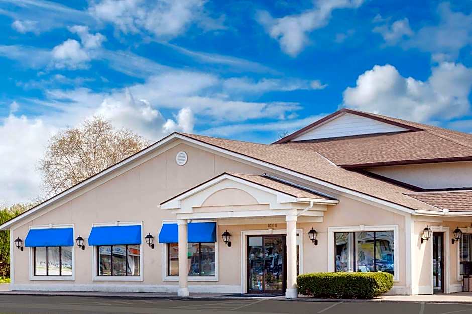 Howard Johnson by Wyndham Niagara Falls