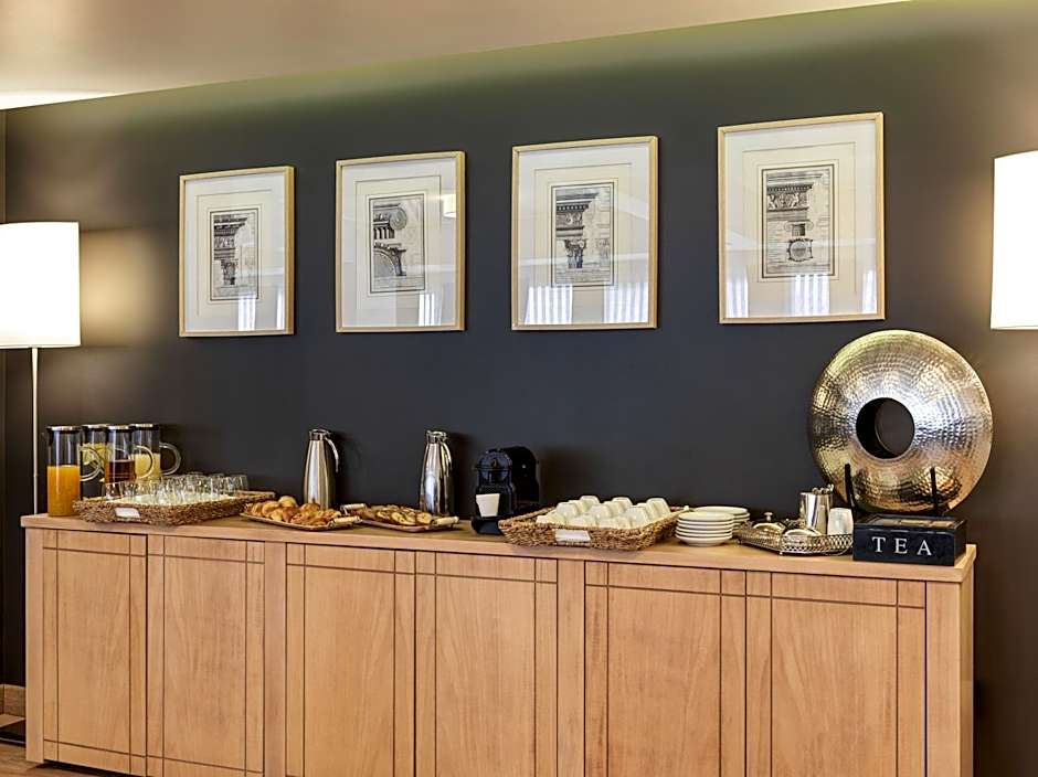 Sea View Cityscape Hotel