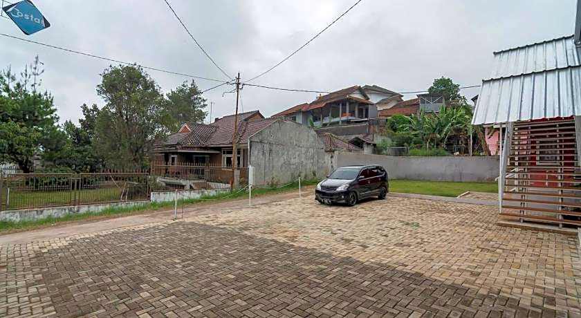 RedDoorz Plus near Lembang Park & Zoo